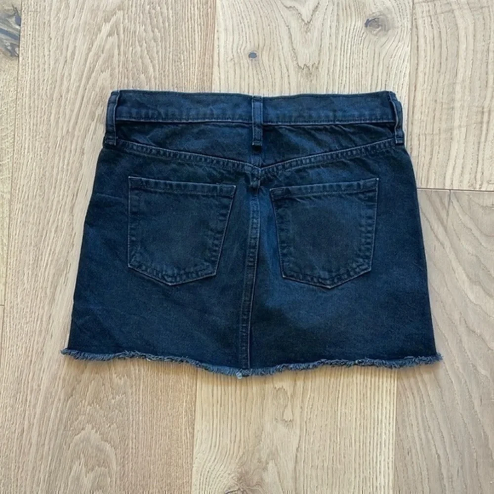 Gap Girls Size 10 Black Denim Mini Skirt Raw Hem Adjustable Waist